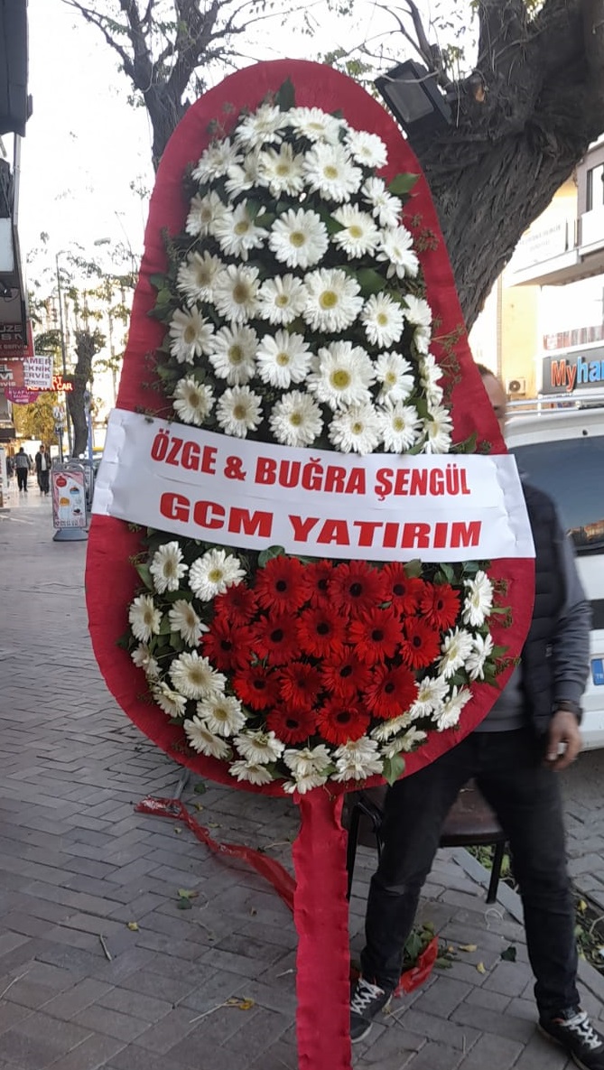 Büyük Tek Katlı Gerberelerden çelenk