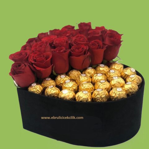 Kalp Kutuda Gül ve Çkolata