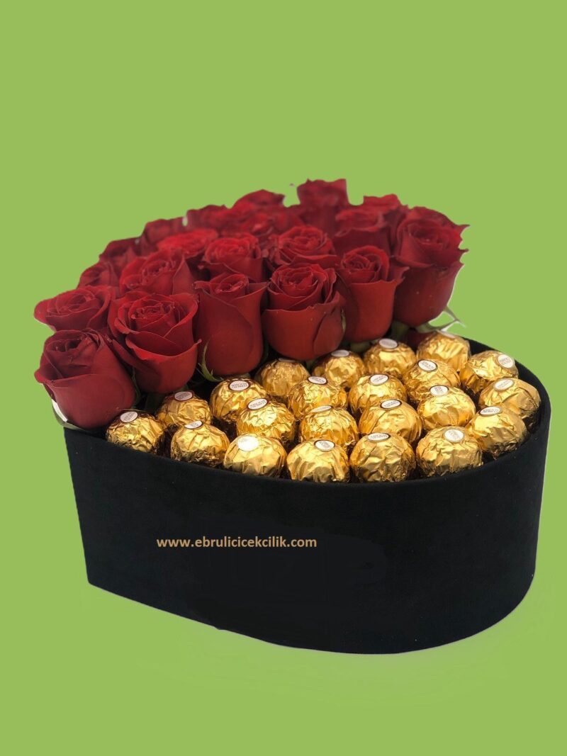 Kalp Kutuda Gül ve Çkolata