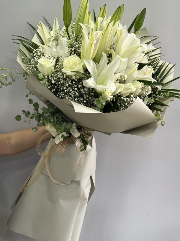 Lilyum ve Beyaz gül